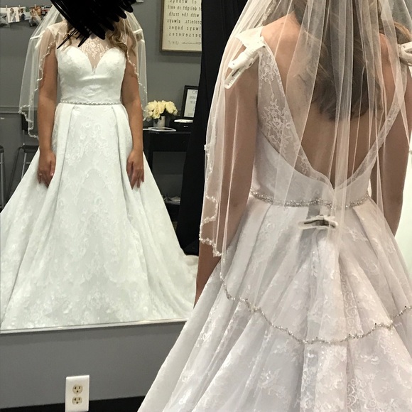 White wedding ball gown - Picture 3 of 6